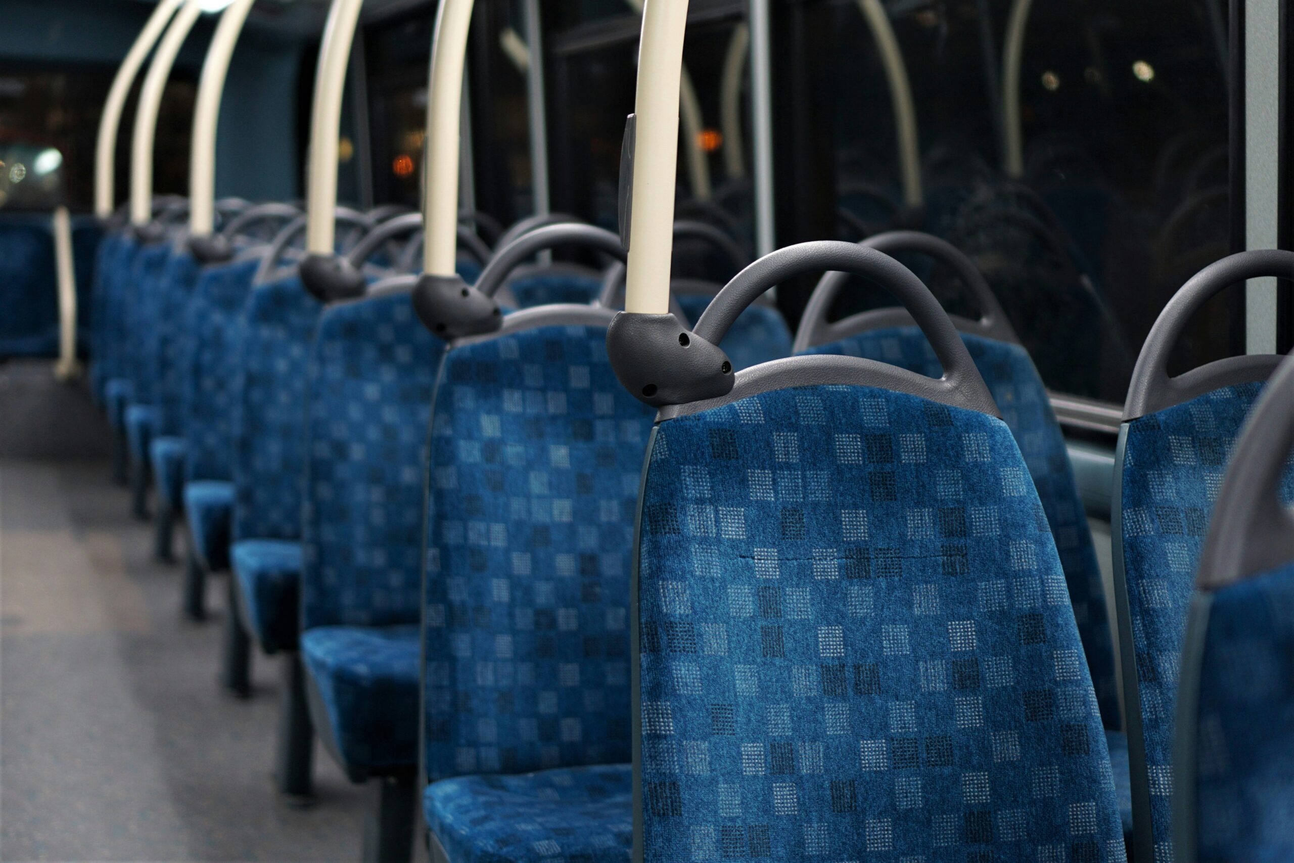 A chart comparing amenities offered by three luxury bus operators.