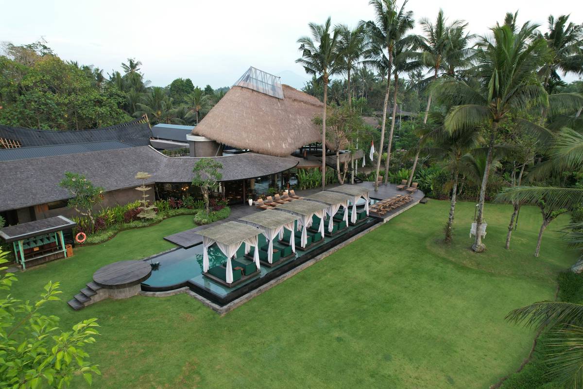 First Class Bus Charter: Experience Luxury Tourism Like Never Before