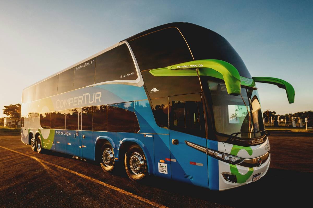 Elite Tour Luxury Bus to Ark: Your VIP Passport to the Ozarks