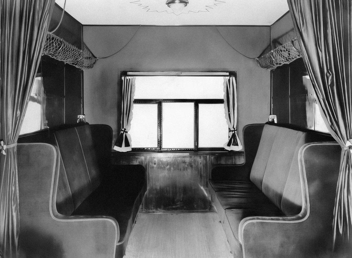 Interior passengers cabin of the airship 'Los Angeles', a Zeppelin from 1924. Interieur passagierscabine van het luchtschip Los Angeles, een Zeppelin uit 1924. SFA001010738 Nationaal Archief/Spaarnestad Photo/Het Leven