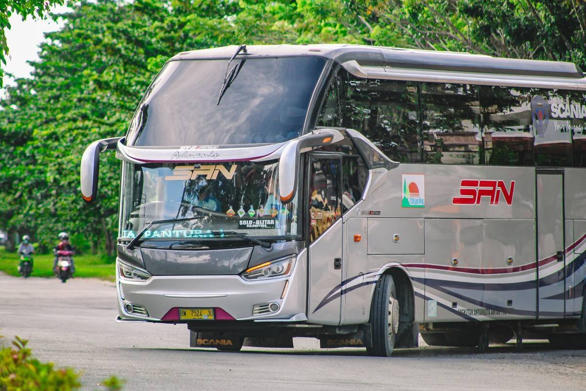 What’s It Really Like to Ride a VIP First Class Coach? (Spoiler: It’s Not Just a Fancy Bus)