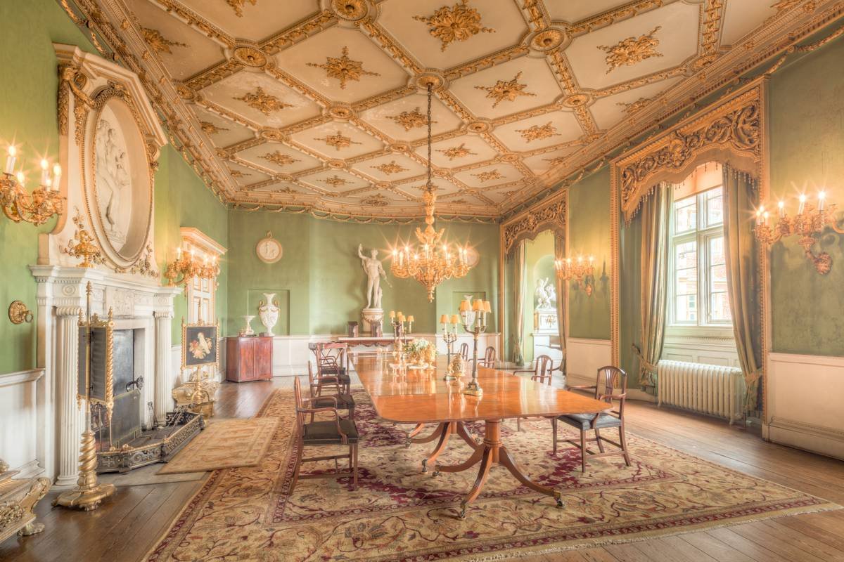 Why Your Next UK Getaway Deserves a Luxury Coach Tour England Experience