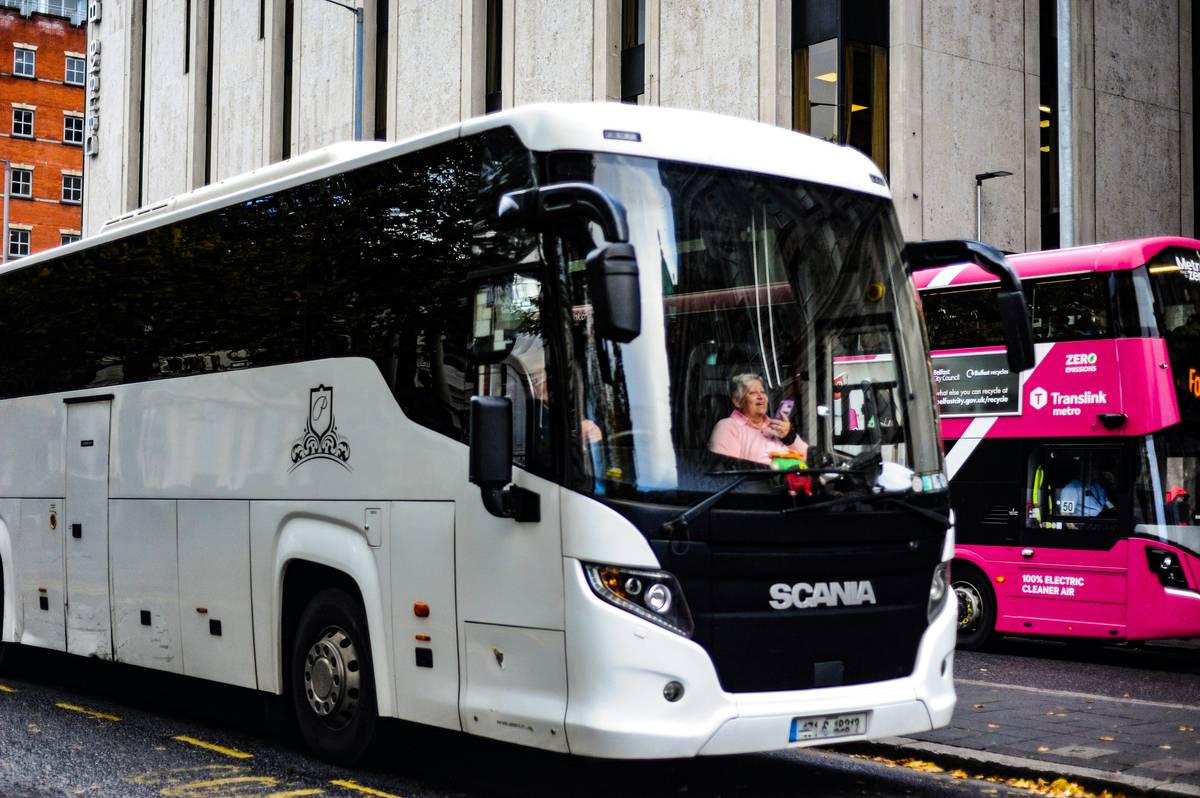 Luxury Coach Trips UK: 7 Proven Reasons to Choose Premium Comfort Over Chaotic Chaos